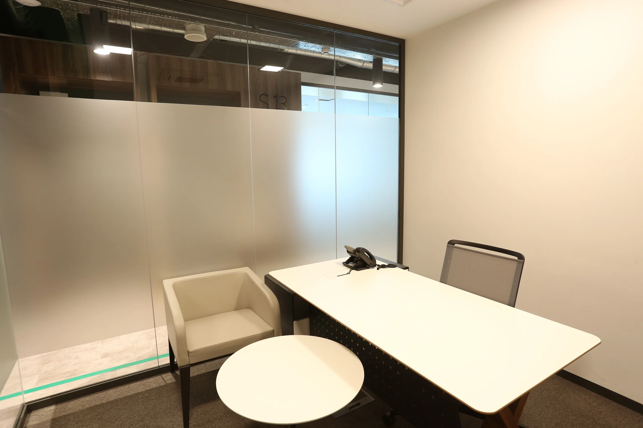 Sanal ofis için modern ve şık hazır ofis odası.