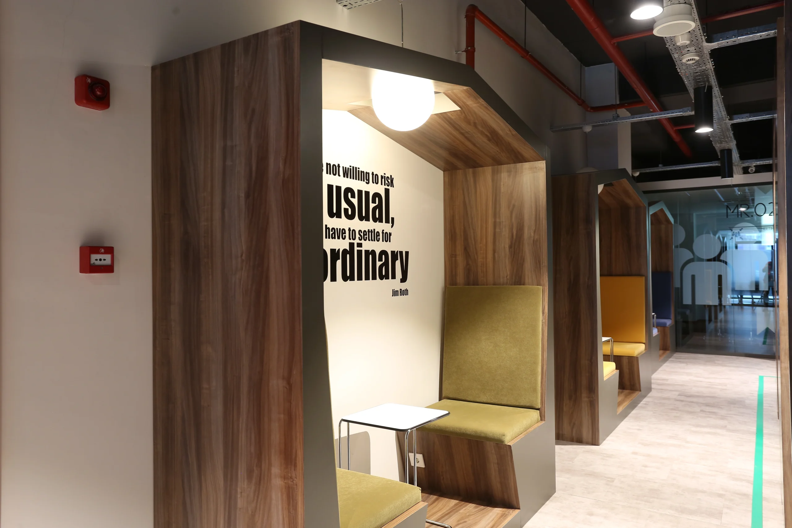Sanal ofis ortak alanı – modern ve konforlu çalışma ortamı.