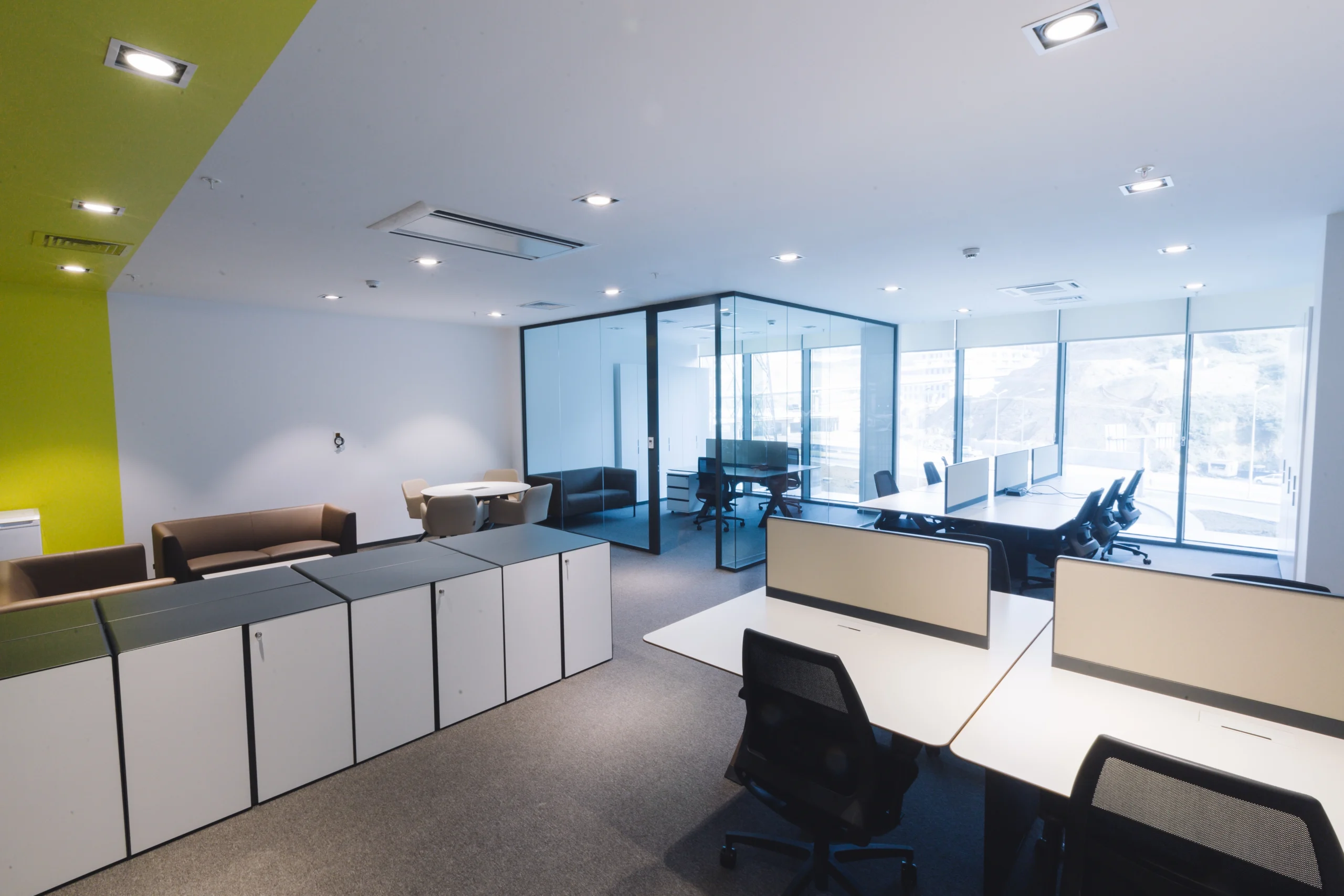 Suit ofis özel oda – modern, şık ve kullanıma hazır ofis alanı.