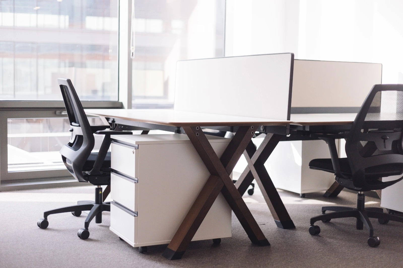 2-4 kişilik ekipler için modern ve tam donanımlı hazır ofis alanı