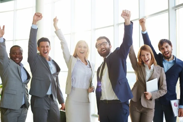 Motivasyonu Yüksek Ofis Ekibi Başarıyı Kutluyor