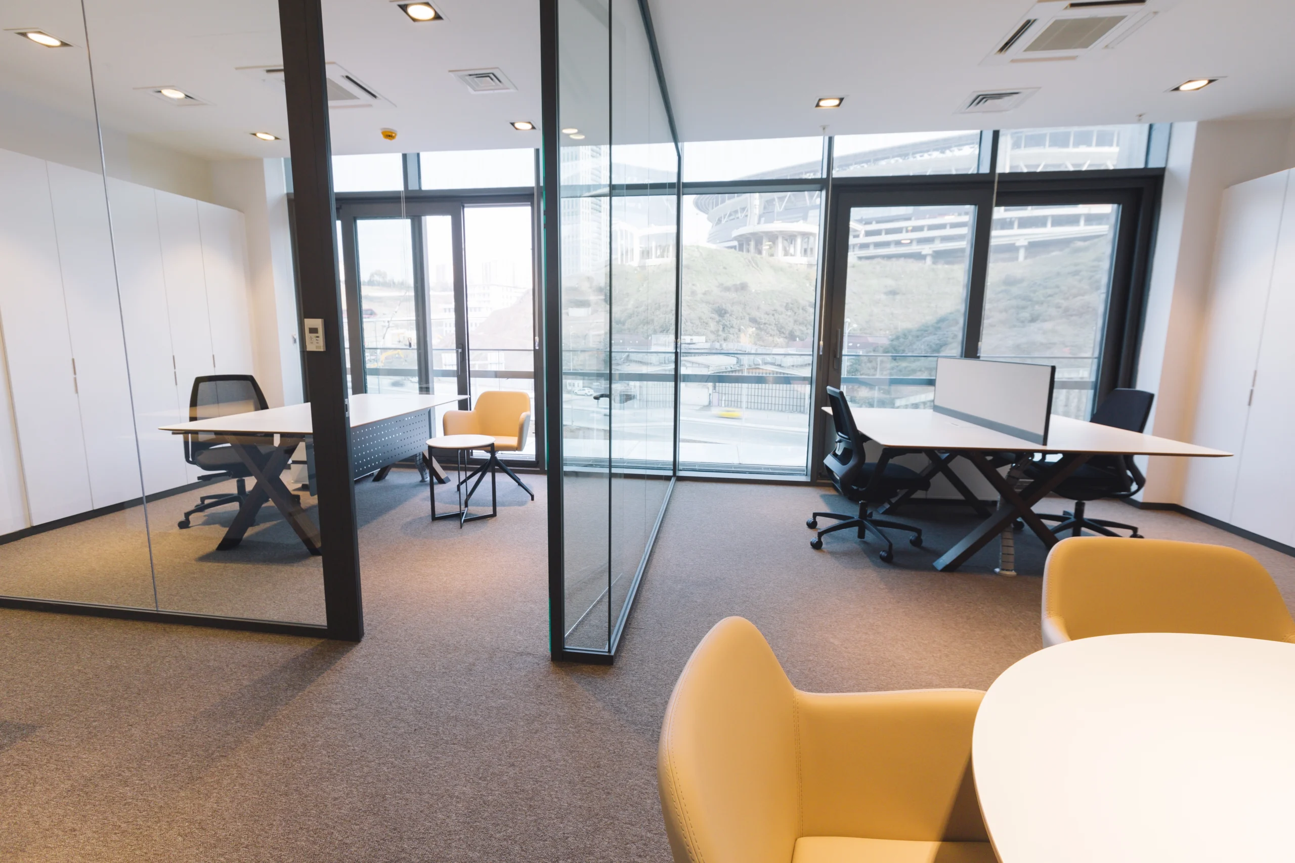 Modern donanımlı suit ofis örnek oda